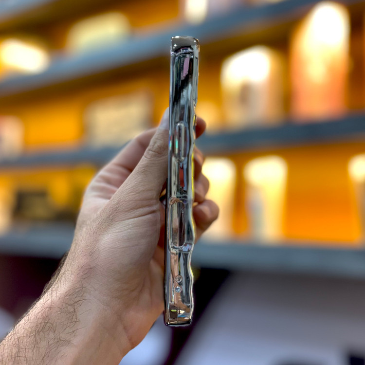 قاب قیمت مناسب آیفون 16