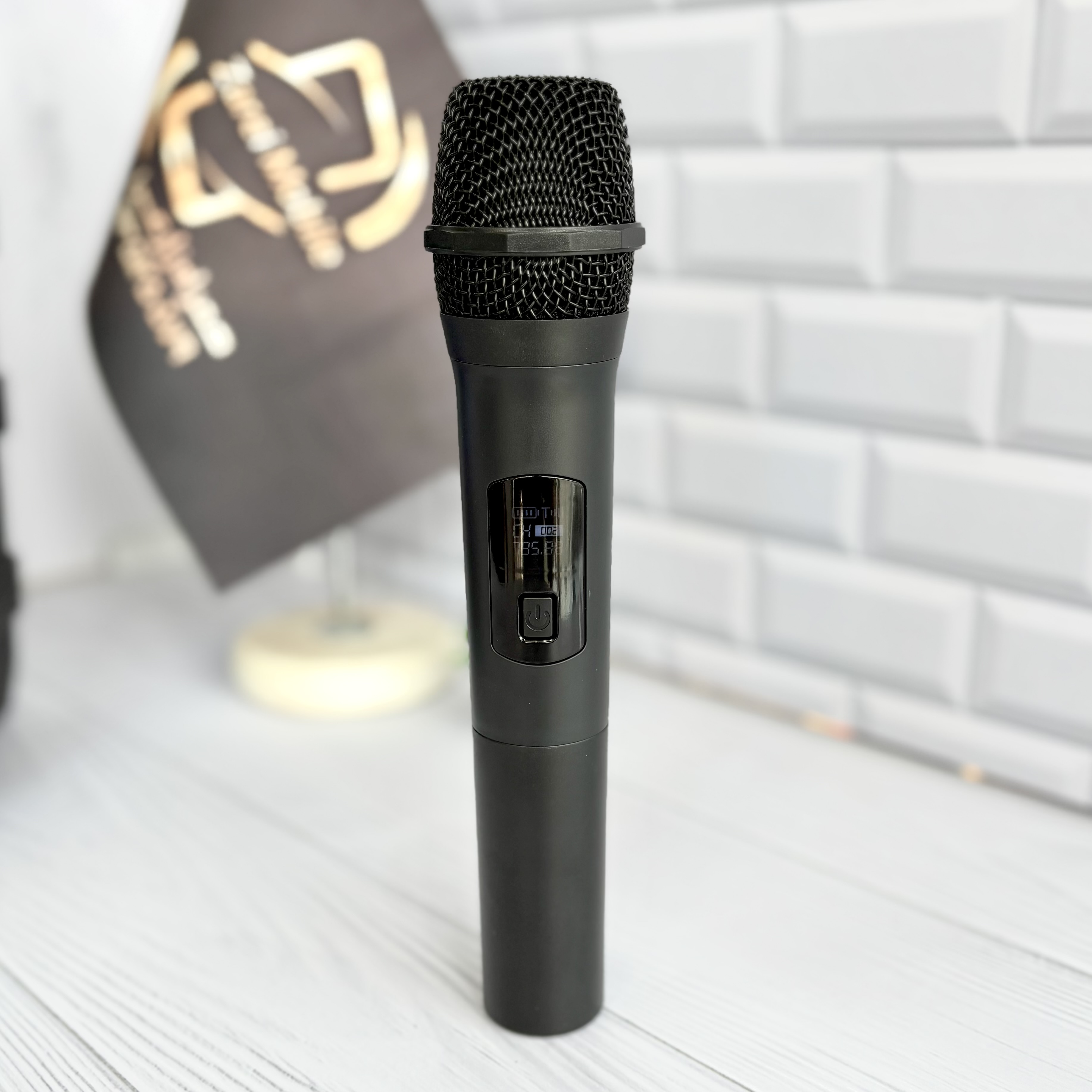 میکروفون بی‌سیم با نمایشگر همراه اسپیکر ZQS8166W