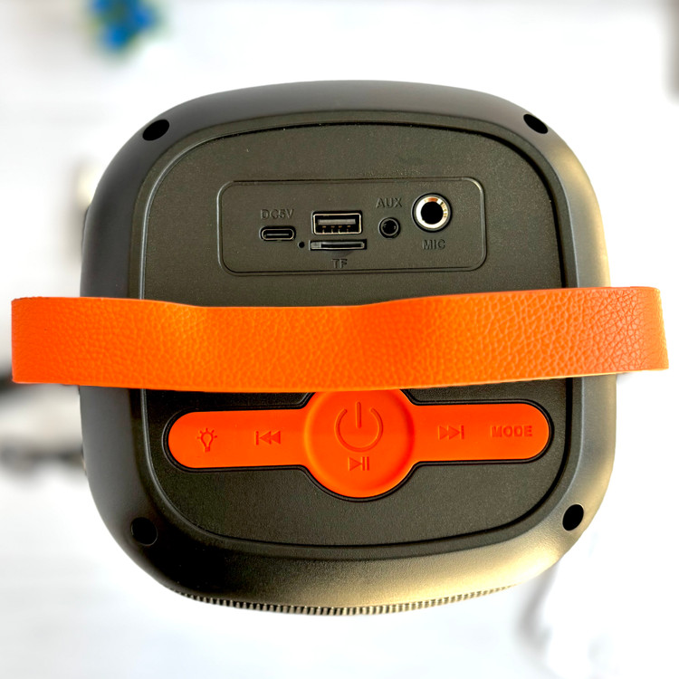 نمای نزدیک از دکمههای سیلیکونی اسپیکر ZQS-4277