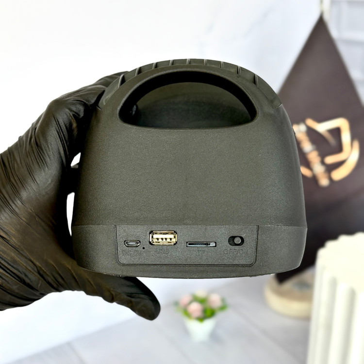 نمای نزدیک دکمهها و کنترل پنل اسپیکر GTS 1871