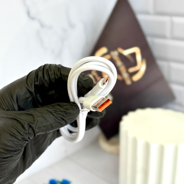 نمای نزدیک کانکتور نارنجی کابل شارژ جویروم D-20