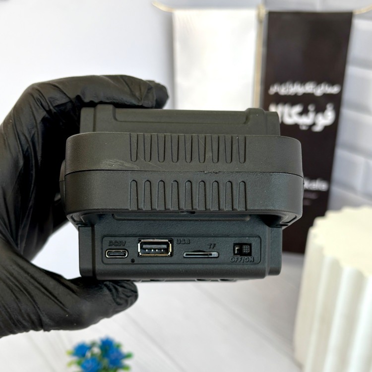 درگاه شارژ Type-C و ورودیهای USB و رم در اسپیکر Sing-e